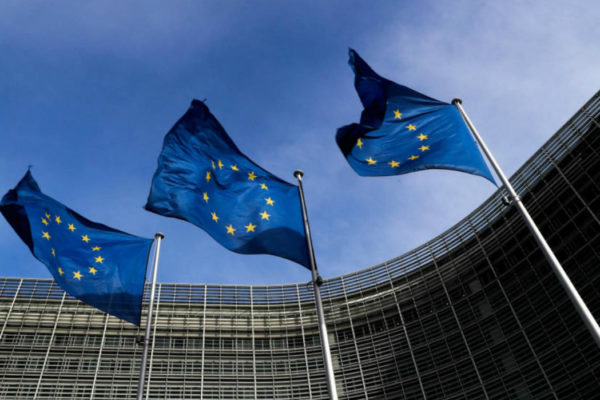 La UE intensifica la negociación del certificado de vacunación ante el verano