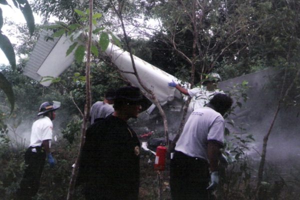 Suman cuatro muertos por accidente de avión con droga de Venezuela en Guatemala