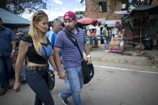 O ricos o pobres: Estudio revela que se extingue la clase media en Venezuela