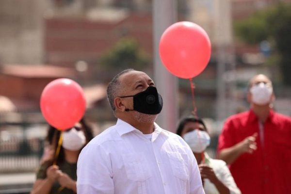 Cabello dice que comprará vacunas antiCOVID con indemnización impuesta a El Nacional