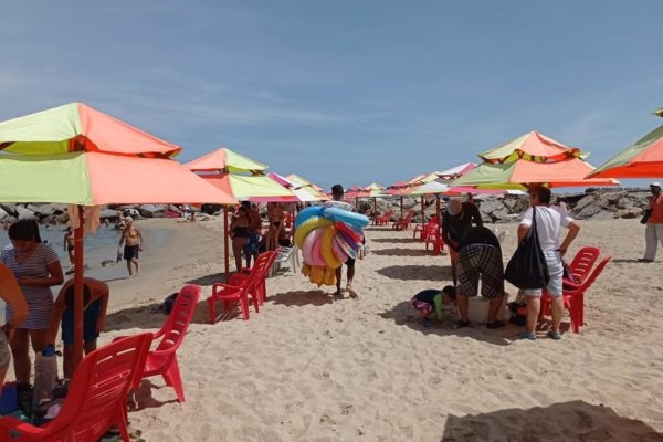 Pese a las restricciones: Así estuvieron las playas de Vargas este fin de semana