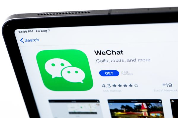 Versión china de TikTok demanda al desarrollador de WeChat por monopolio