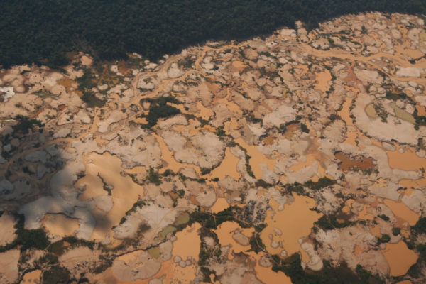 Petición con 400.000 firmas denuncia minería ilegal en tierra indígena de Brasil