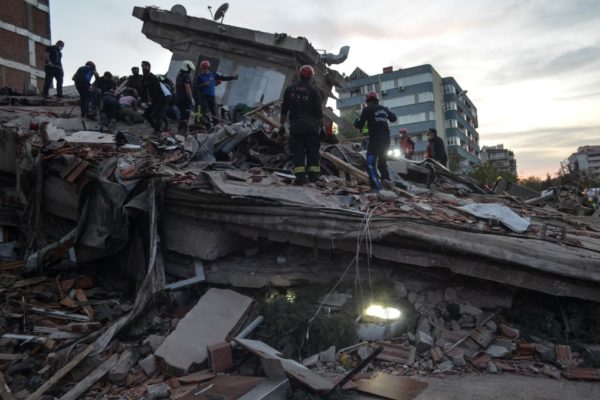 Al menos 14 muertos en Grecia y Turquía tras fuerte terremoto