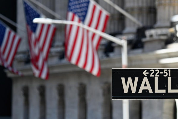 Wall Street cierra en rojo y Dow Jones baja un 0,75 %