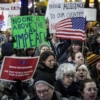 Manifestantes se preparan ante la posibilidad de que Trump rechace el veredicto de las urnas