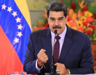 Maduro usa cartas de la reina Isabel en defensa del oro depositado en Inglaterra