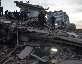 Al menos 14 muertos en Grecia y Turquía tras fuerte terremoto