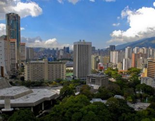 Cámara Inmobiliaria cuestiona sentencia que ordena pagar contratos en dólares con bolívares