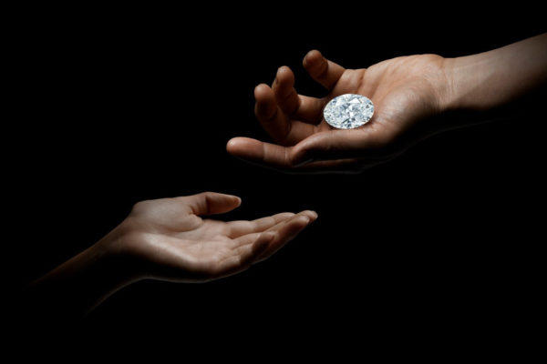 Subastan un diamante ‘perfecto’ de 102 quilates por US$13,4 millones