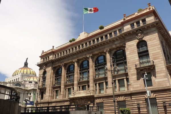 Banco de México prevé una recuperación económica «difícil» por la pandemia