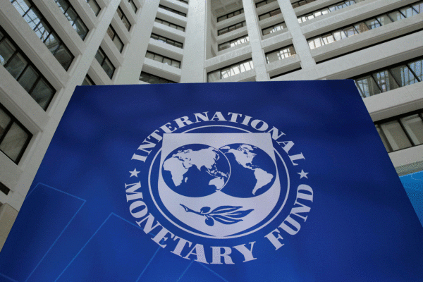 Argentina y el FMI revisan acuerdo de refinanciación de deuda en un contexto global «más difícil»