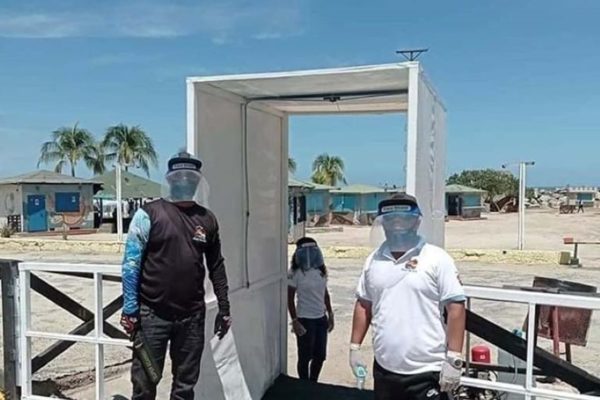 Datos | Limitan cupo de bañistas y habilitan cabinas de desinfección en playas de La Guaira