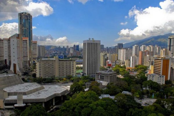 Pago de alquileres, caída de precios y el Petro: ¿cómo está el sector inmobiliario venezolano?