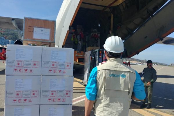 Más de 30 toneladas de insumos médicos arribaron al país para combatir #COVID19