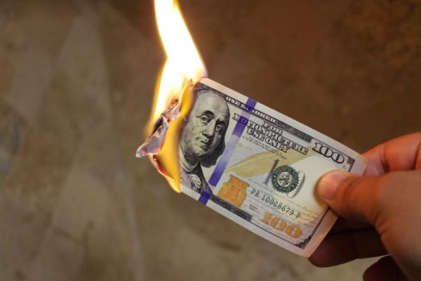 BCV ha ‘quemado’ US$105 millones en noviembre: ¿Cuánto cuesta realmente el dólar en Venezuela?