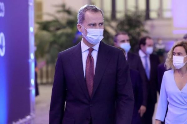 Rey de España está en cuarentena preventiva por riesgo de covid-19