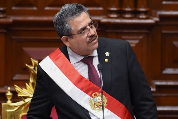 Manuel Merino renuncia a la presidencia de Perú tras cinco días de protestas