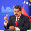 «Hay algunos banqueros que están saboteando el desarrollo del 100% de la economía digital», denunció Maduro