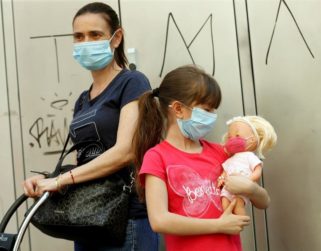 Perú reintrodujo el uso obligatorio de mascarilla y China confina a 1,7 millones de personas