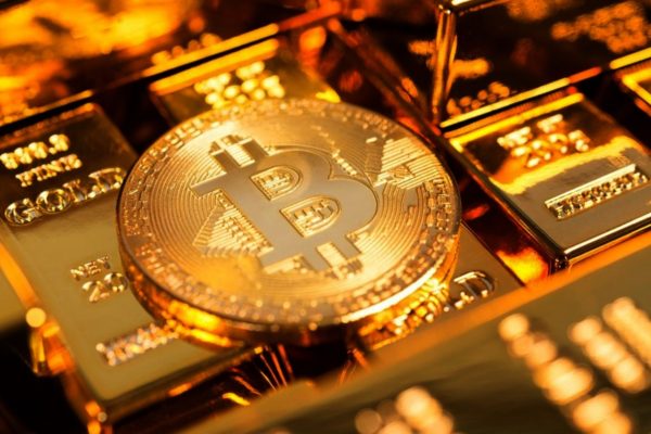 Bitcoin retrocedió tras llegar casi a los US$ 36.000, su nivel más alto del año