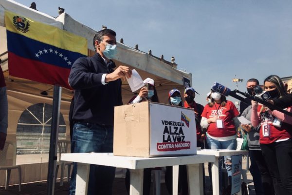 Leopoldo López lidera en Colombia Consulta Popular contra Maduro