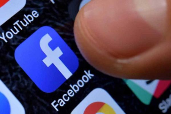 Gobierno acusa a Facebook de ejercer una «tiranía del algoritmo» por suspender cuenta de Maduro