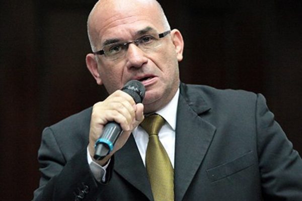 José Antonio España exige a diputados recién electos hacer cambios en materia económica