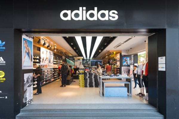 Adidas estudia vender la marca estadounidense Reebok