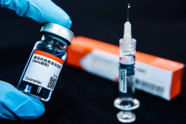 Brasil distribuye vacuna CoronaVac contra COVID-19 en sus 27 estados