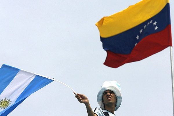 Venezuela y Argentina bajan alto ritmo inflacionario mientras el COVID-19 golpea el consumo