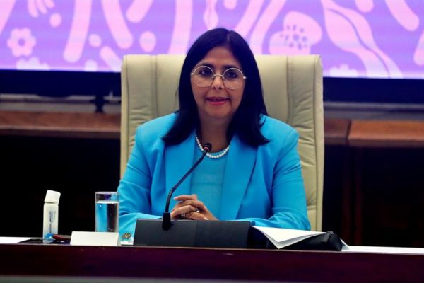 OMS insistió al gobierno de Maduro en la urgencia de una vacunación masiva