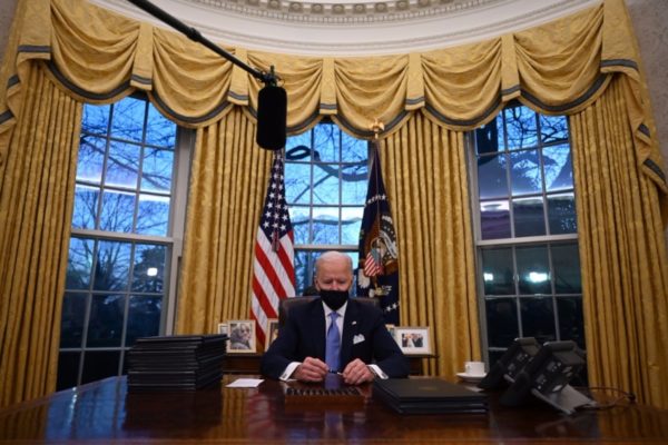 Firmazo de Biden regresa a EEUU a la OMS y a la lucha contra cambio climático