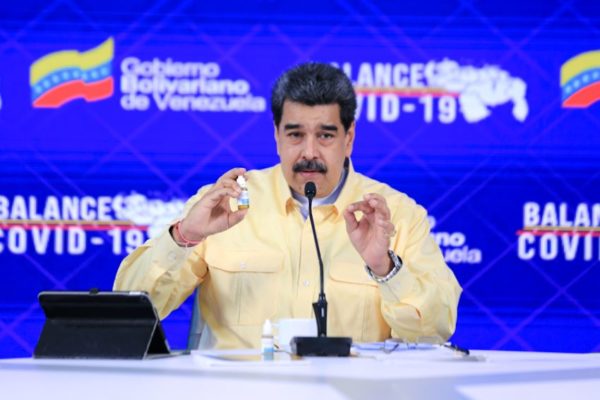 Hierbas, ozono y un cuestionado antiviral: las «milagrosas» promesas de Maduro ante el COVID-19