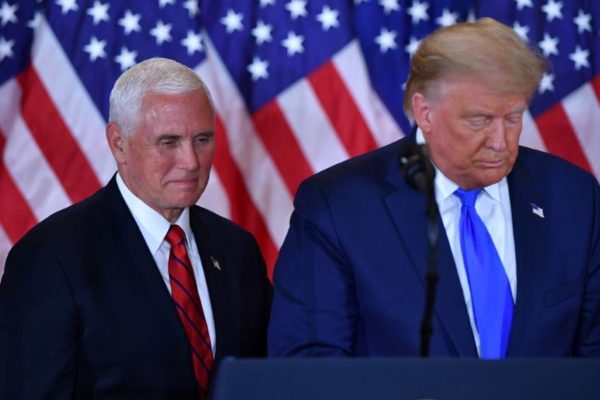 Pence rechazó invocar enmienda constitucional para destituir a Trump