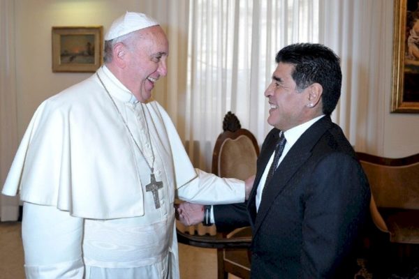 El papa Francisco afirmó que Maradona fue un poeta en la cancha