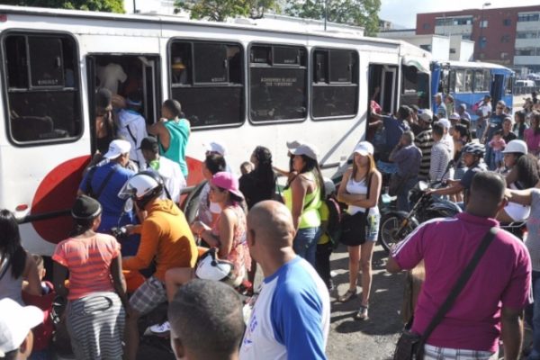 Transportistas de Caracas aumentan pasajes a US$0,40 y US$0,50 ante posible fin del subsidio a combustibles