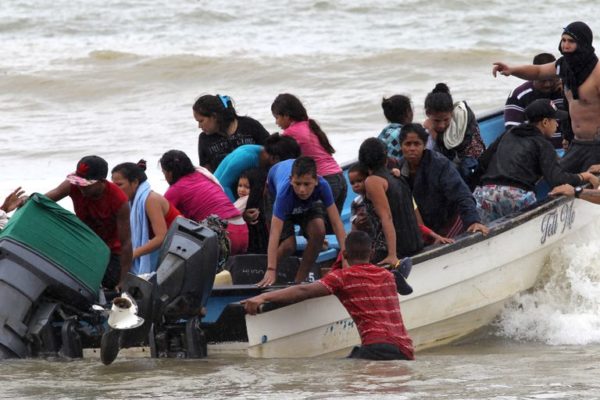 Buscan barco desaparecido con migrantes venezolanos en el mar Caribe