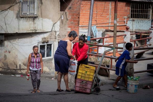 Como en la época de la colonia: venezolanos sortean la crisis haciendo trueques