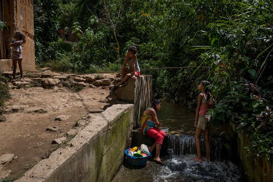 &#8216;Por tubería es imposible tener&#8217;: Caracas, la ciudad sin agua corriente