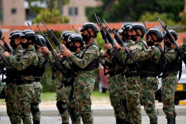 Colombia lanza fuerza de élite de 7.000 militares para luchar contra rebeldes y narcos