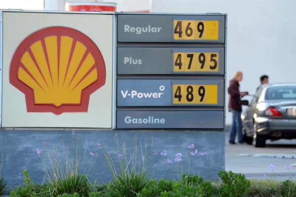 Shell registra pérdidas en tercer trimestre pese a alza en precio del petróleo