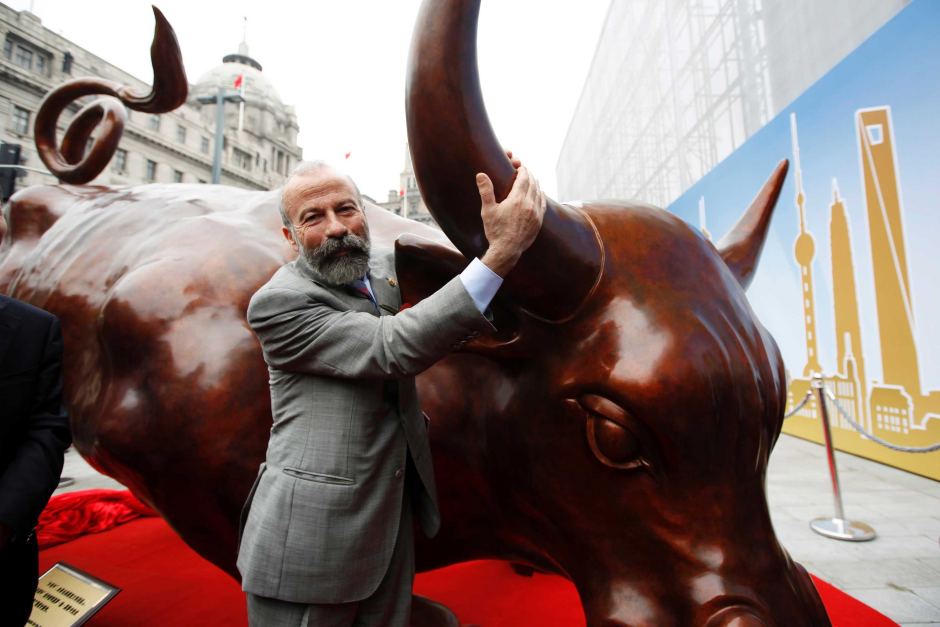 Muere el escultor Arturo Di Modica, autor del Toro de Wall Street