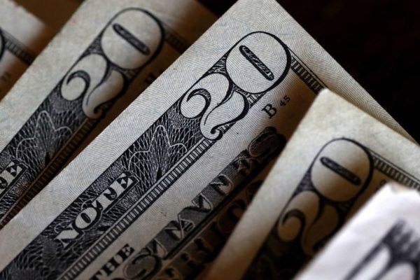 Dólar oficial recuperó tono alcista y aumentó 0,93% a Bs.1.821.810,81 pese a nueva intervención del BCV