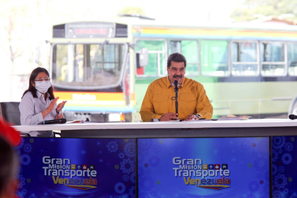 ‘Vivimos azotados por la miseria’: Rechazan aumento de precios de servicios públicos anunciado por Maduro