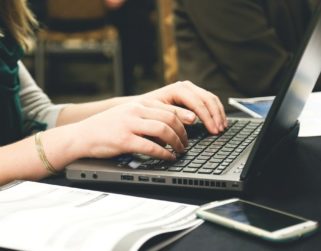 La mitad de los empleados esenciales no se sienten valorados por la empresa