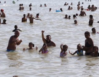 Crónica | Venezuela lanza peligroso reto a la covid-19 para celebrar el carnaval