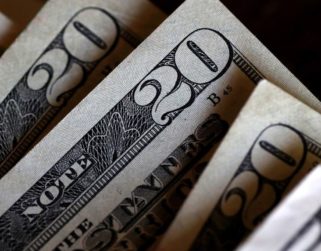 Dólar paralelo baja este lunes y cierra en 4,91 bolívares este #9May