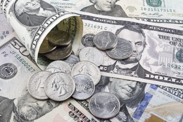 Dólar paralelo abre con alza de 0,77% y se ubica en 4,50 bolívares