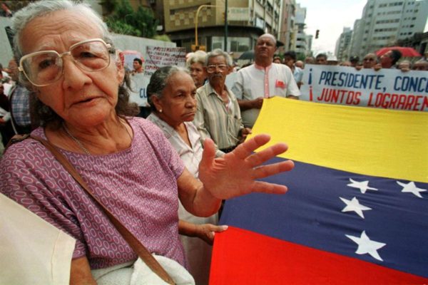 Jubilados y pensionados venezolanos en España denuncian el impago de sus pensiones